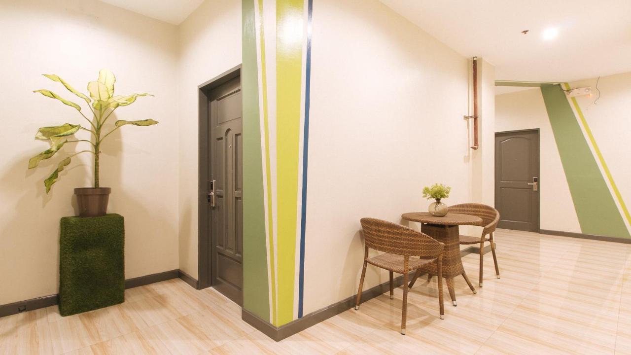 Urbanview At Lacson Street Bacolod City By Reddoorz Esterno foto