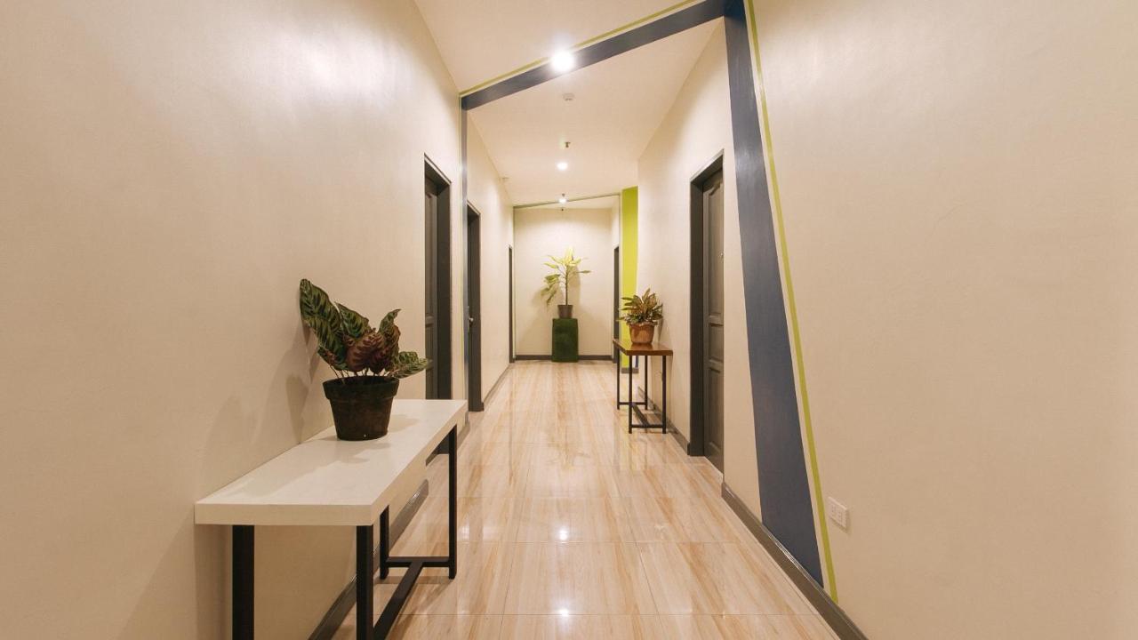 Urbanview At Lacson Street Bacolod City By Reddoorz Esterno foto