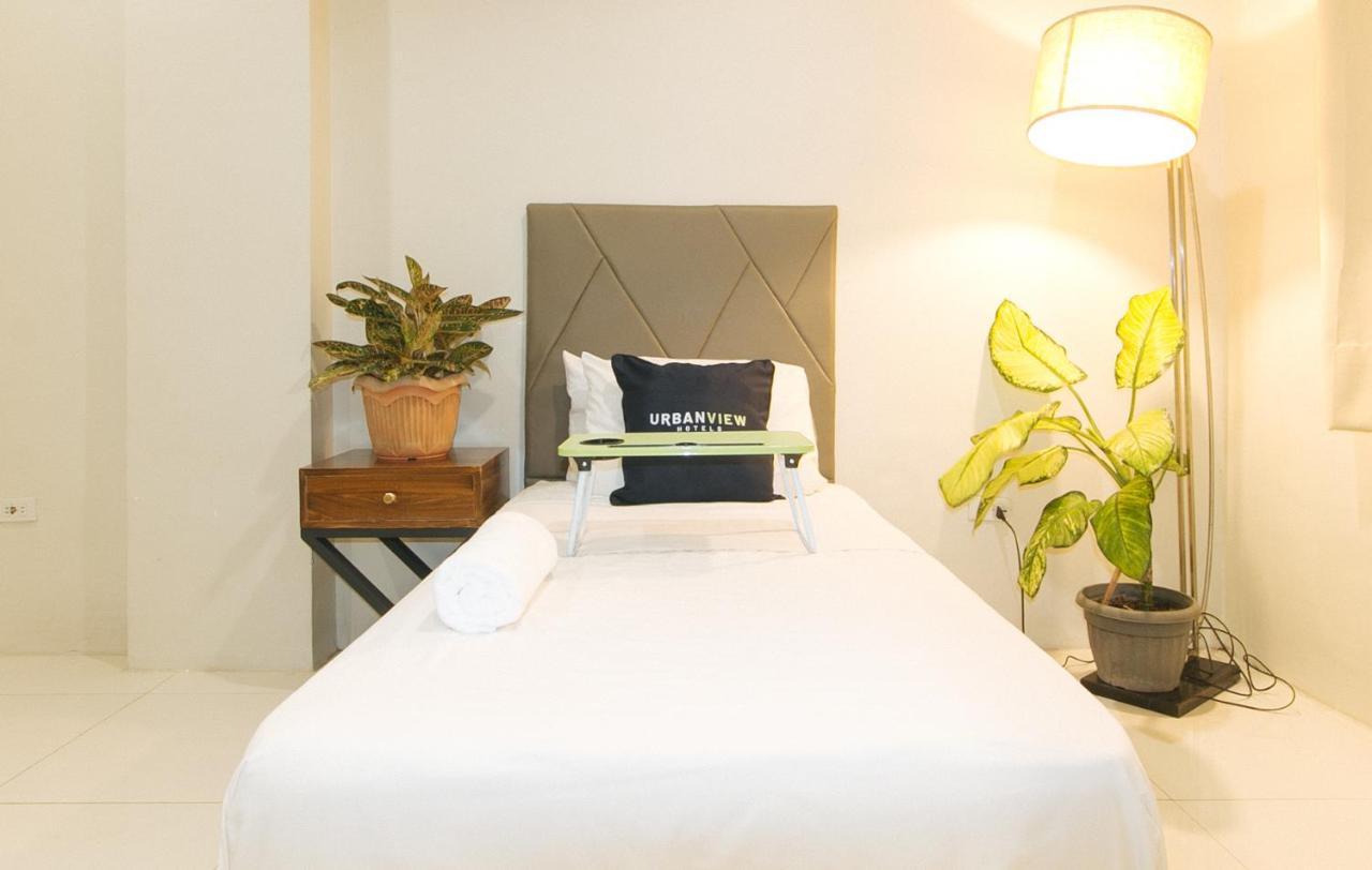 Urbanview At Lacson Street Bacolod City By Reddoorz Esterno foto
