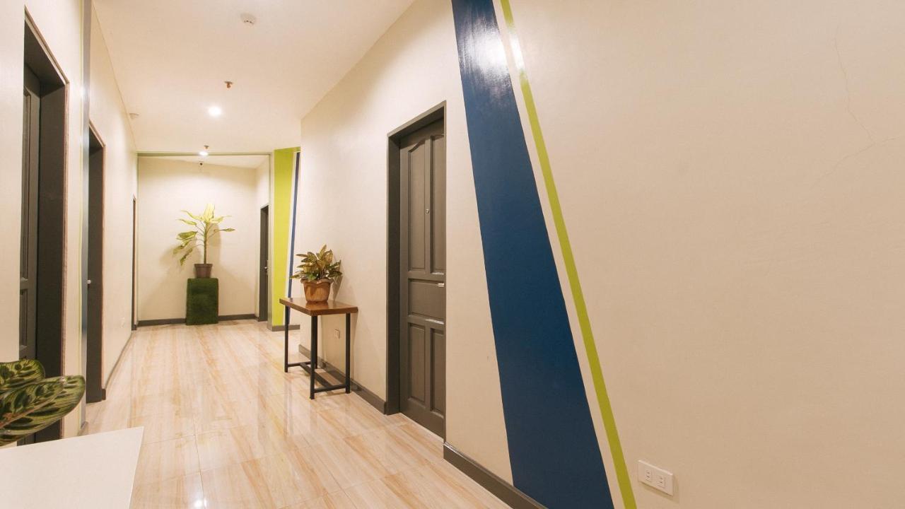 Urbanview At Lacson Street Bacolod City By Reddoorz Esterno foto