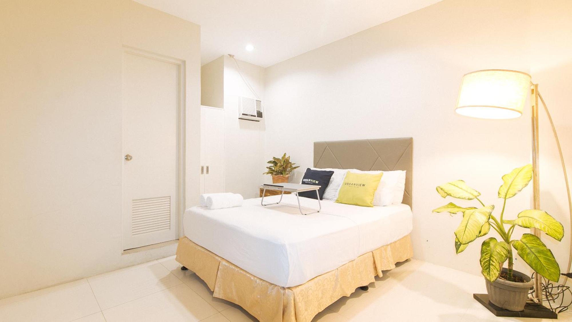 Urbanview At Lacson Street Bacolod City By Reddoorz Esterno foto
